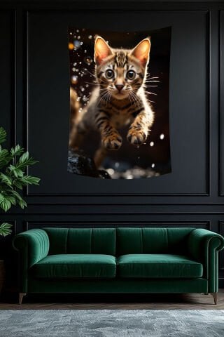 Zıplayan Yavru Kedi Desenli Duvar Örtüsü