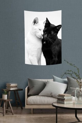 ''Siyah Beyaz Aşık Kediler Desenli Duvar Örtüsü