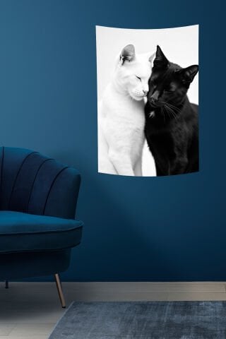 ''Siyah Beyaz Aşık Kediler Desenli Duvar Örtüsü