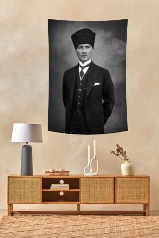 Mustafa Kemal Atatürk Klasik Takım Elbiseli Duvar Örtüsü