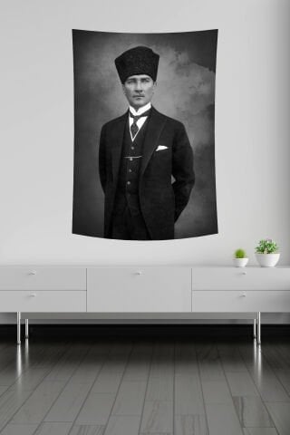 Mustafa Kemal Atatürk Klasik Takım Elbiseli Duvar Örtüsü