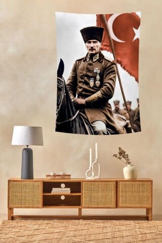 Atatürk ve Türk Bayrağı Atlı Komutan Duvar Örtüsü