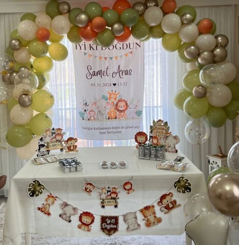 Kişiye Özel Safari Bebek Doğum Günü Duvar Örtüsü